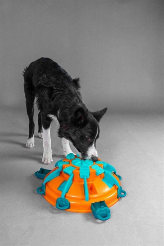 Nina Ottosson Tower Of Treats Oranje / Blauw 36X36X11 Cm